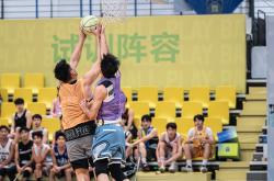 雷速体育网页版-关于竞技篮球赛事：球员们为胜利拼尽全力，展现拼搏精神的信息