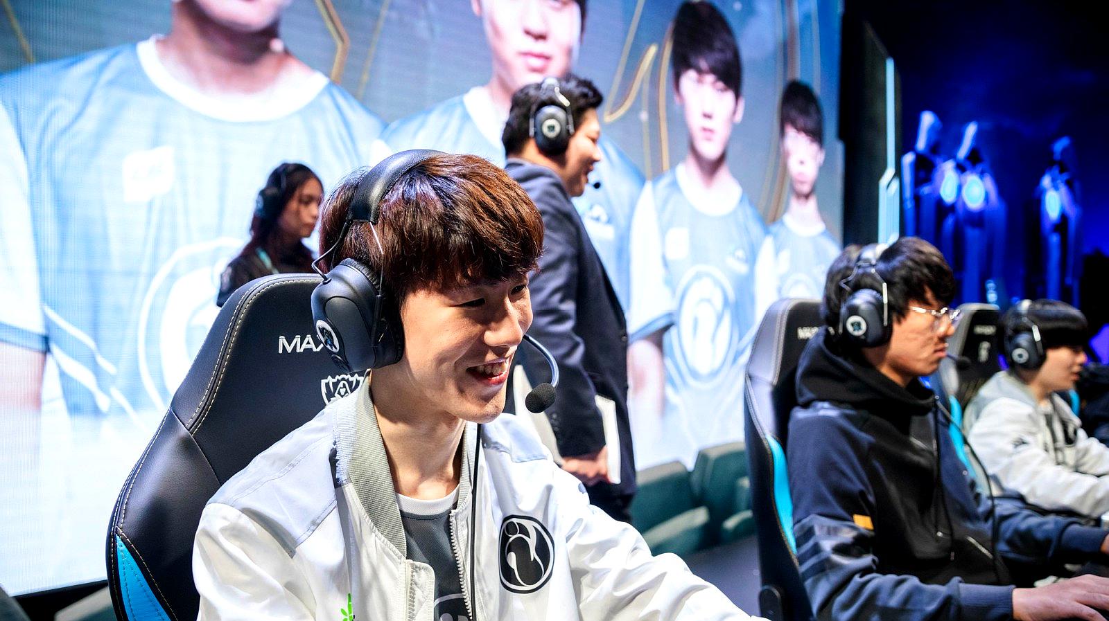 MAD险胜TES，Zeus操刀奇招英雄翻盘全球总决赛3:2（上海）