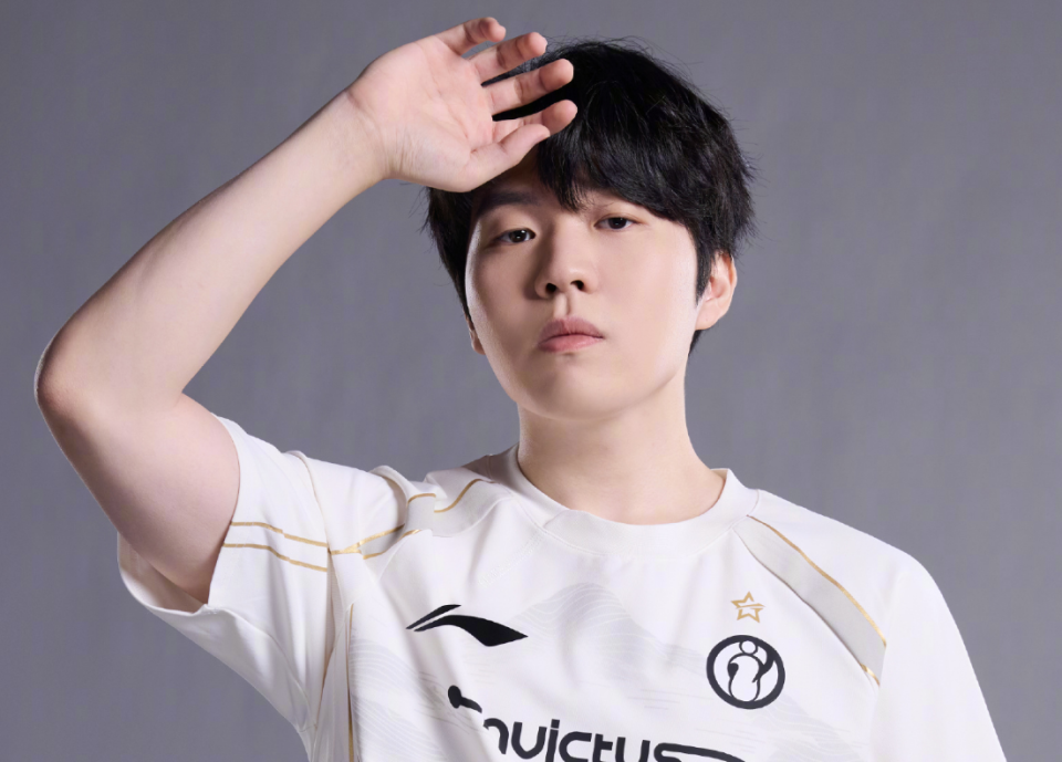 IG绝杀T1,Uzi成为全场焦点小组赛2:1(北京) IG绝杀T1,Uzi成为全场焦点小组赛2:1(北京)