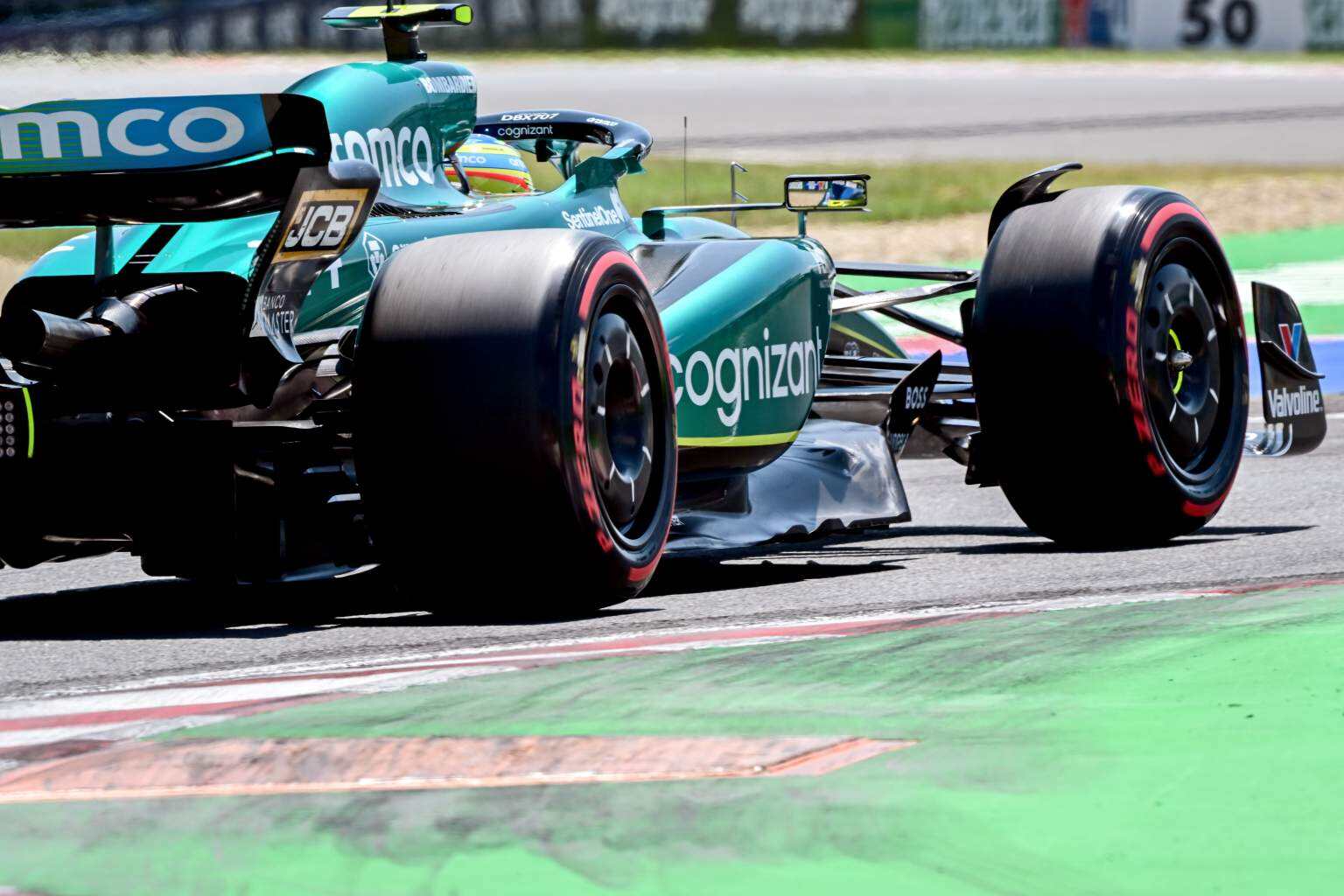 关于阿斯顿马丁鏖战迈凯伦,阿隆索扛起全队的信息 关于阿斯顿马丁鏖战迈凯伦,阿隆索扛起全队的信息