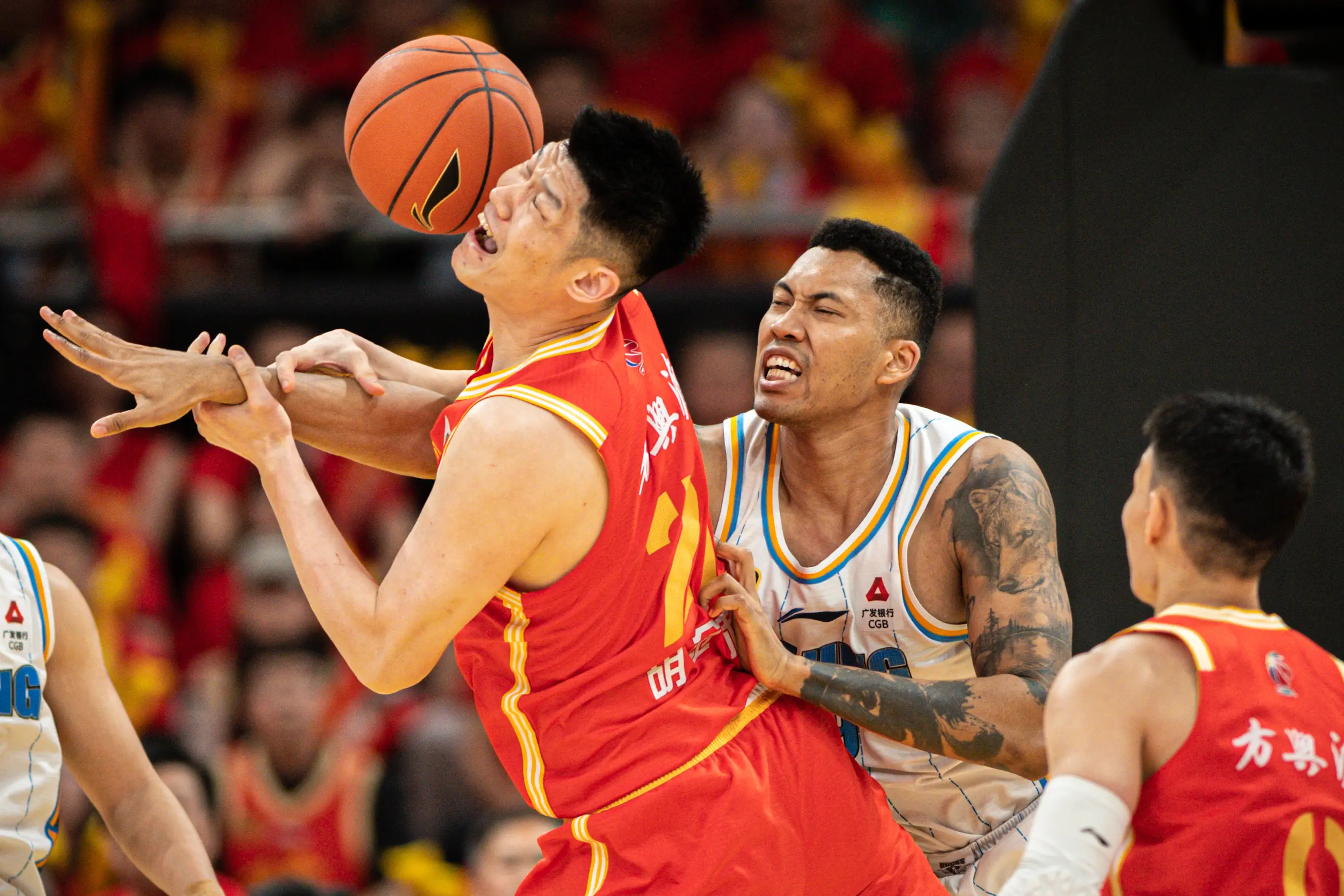 雷霆险胜猛龙,孙铭徽状态火热 雷霆险胜猛龙,孙铭徽状态火热